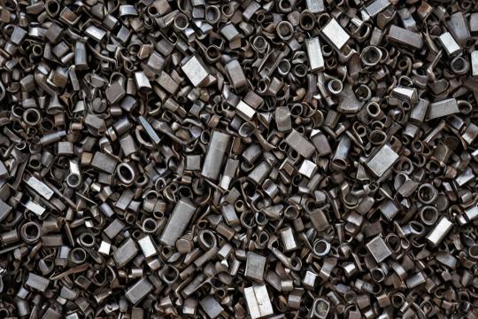 Metal recycling process with sorted metal scraps